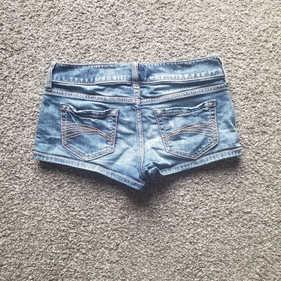 Decree shorts - Picture 3 of 3